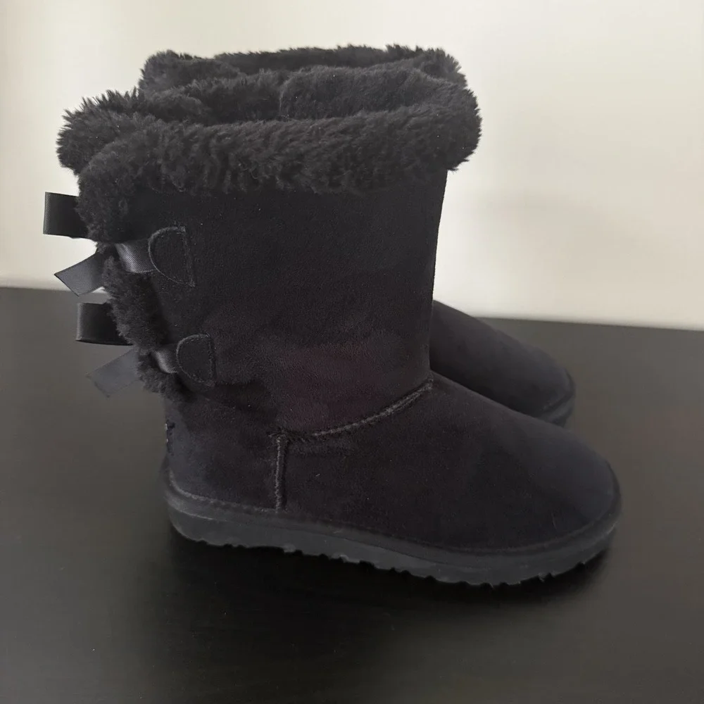 UGG Bailey Bow II Boots Womens Size 6 Black Sheepskin Fur Lined Winter